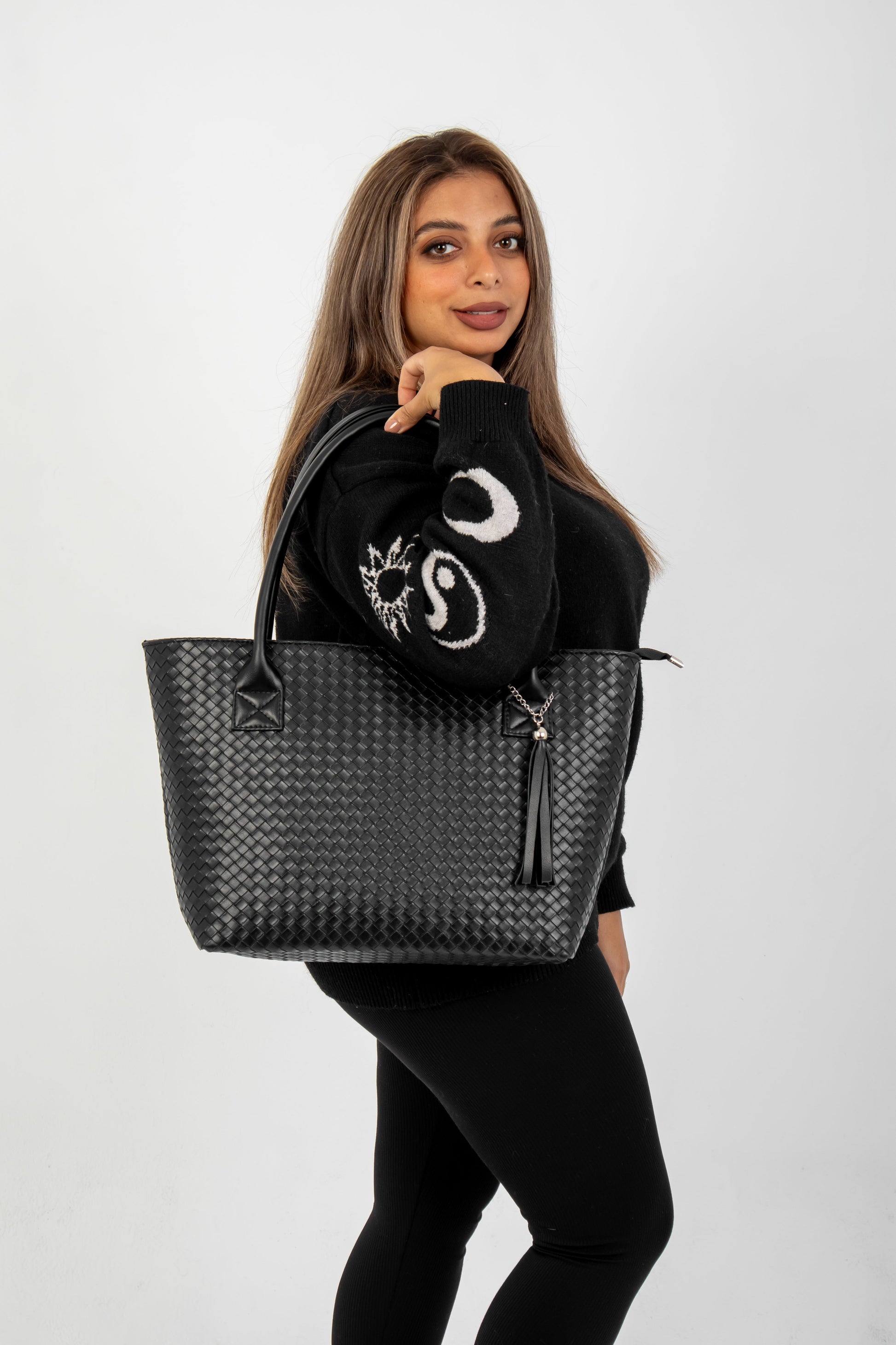 Braida Tote Black on model