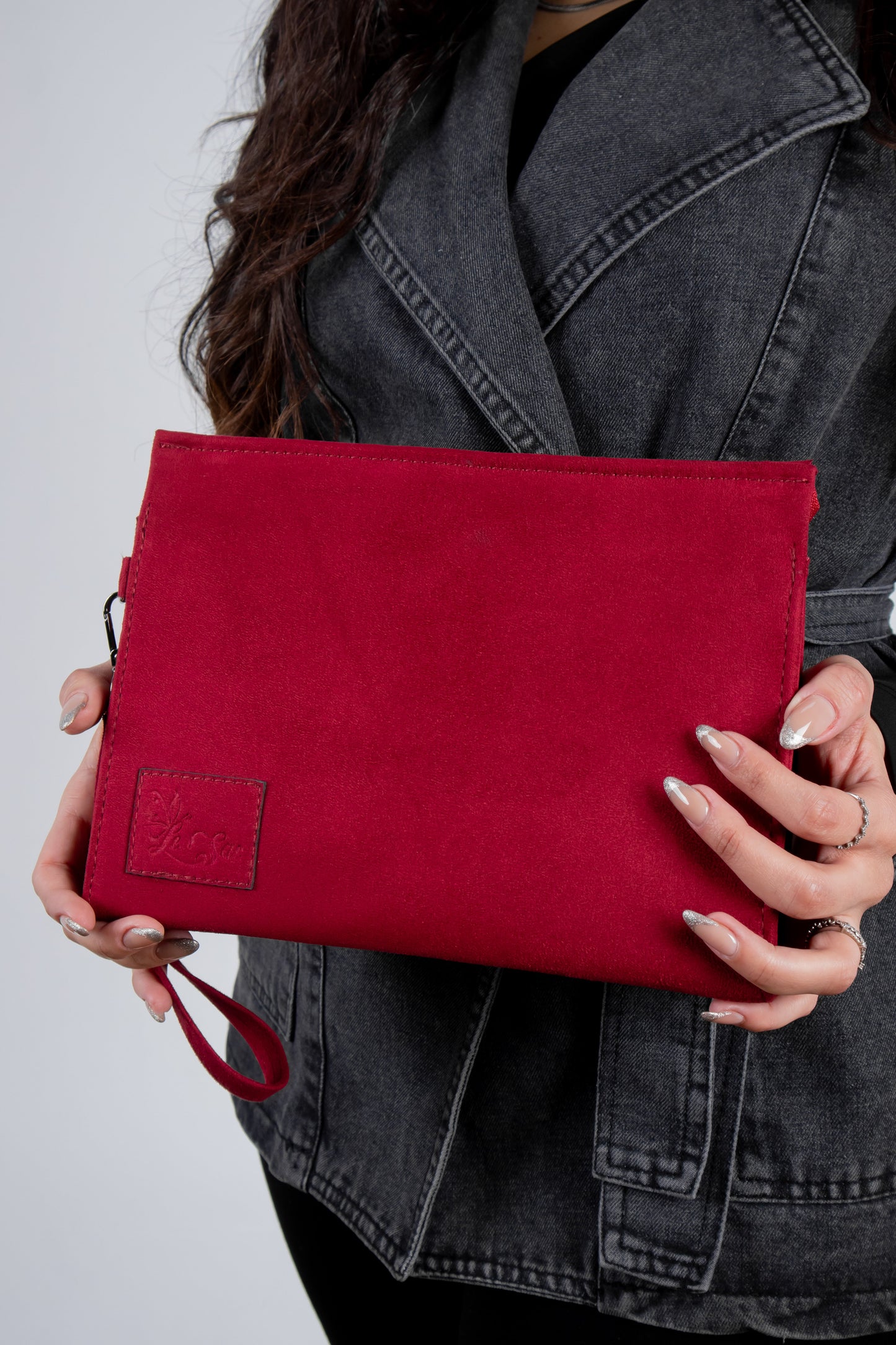 Edge Clutch Maroon held