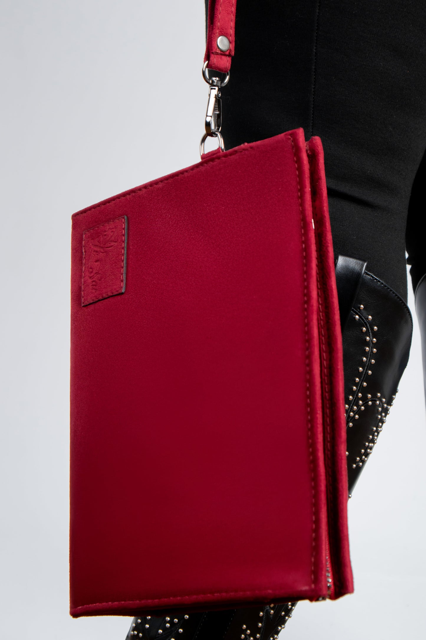 Edge Clutch Magenta held
