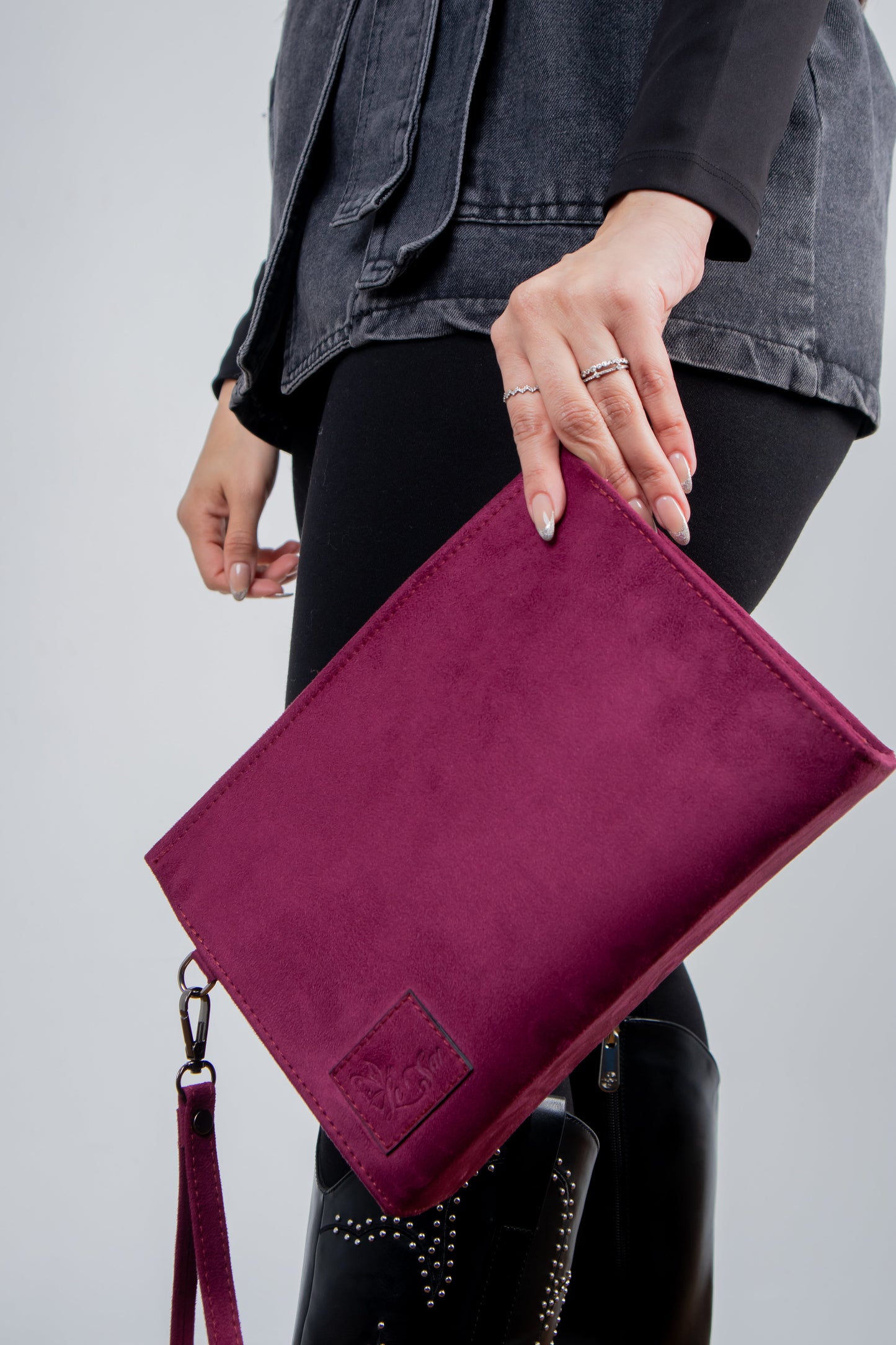 Edge Clutch Magenta held