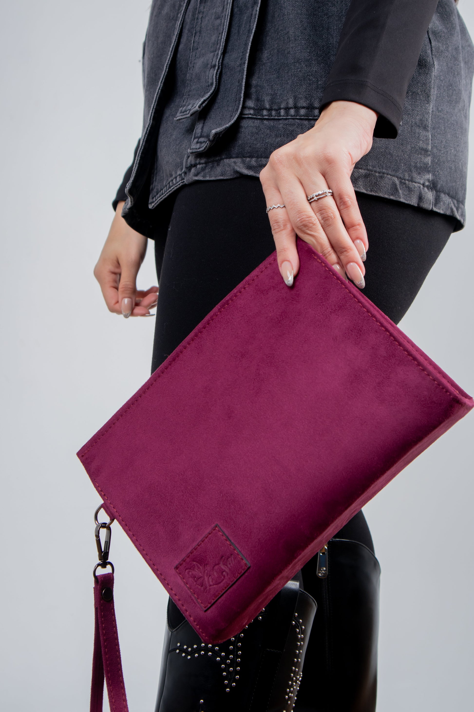 Edge Clutch Magenta held